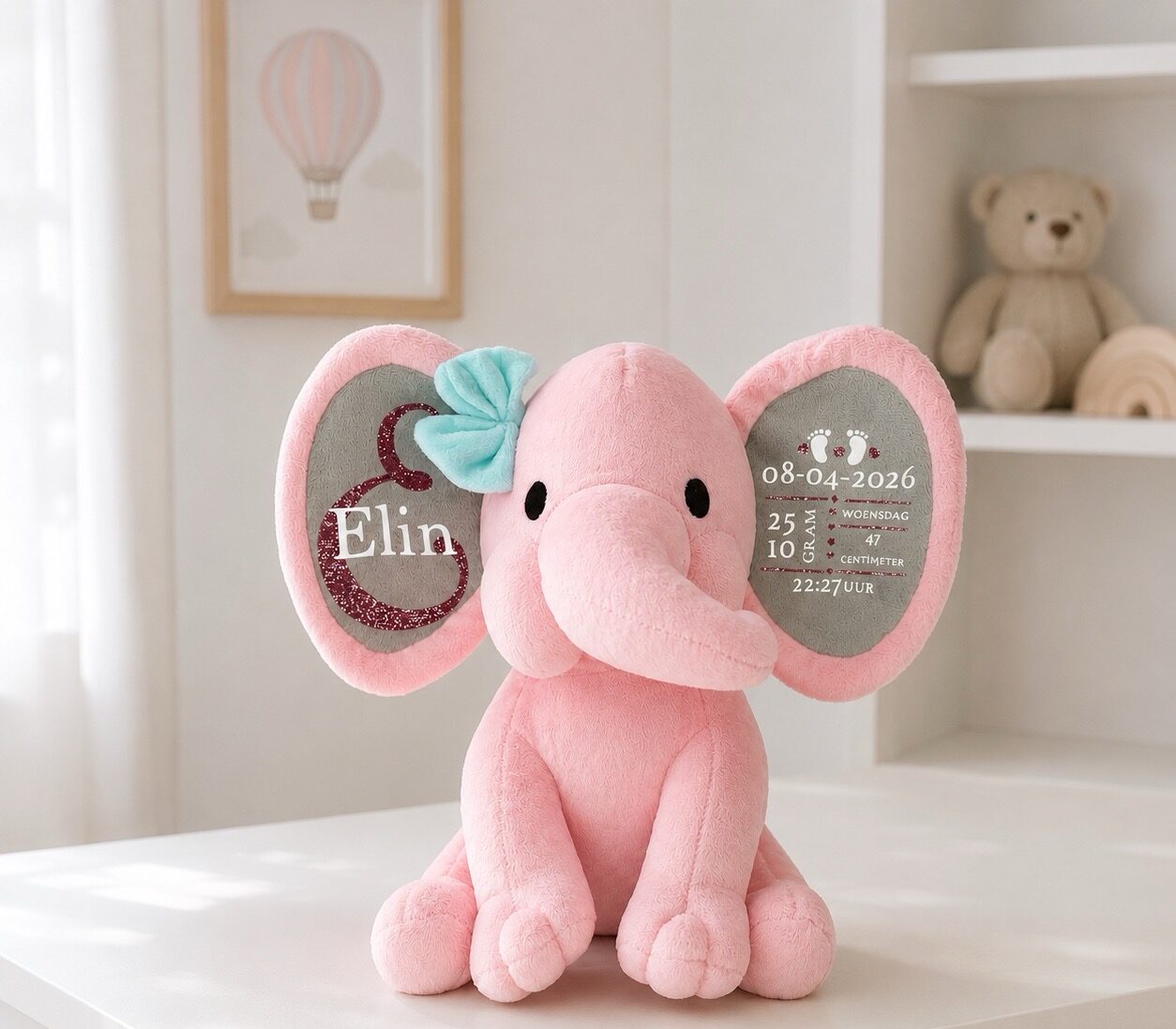 Gepersonaliseerde roze knuffelolifant met geboortegegevens als origineel babycadeau